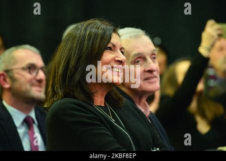 Il sindaco di Parigi Anne Hidalgo e il premio Nobel per la pace Jean Jouzel partecipano al lancio della Campagna del comune di Emmanuel Gregoire per l'arronissement 12th di Parigi il 24 gennaio 2020, a Parigi, Francia. (Foto di Daniel Pier/NurPhoto) Foto Stock