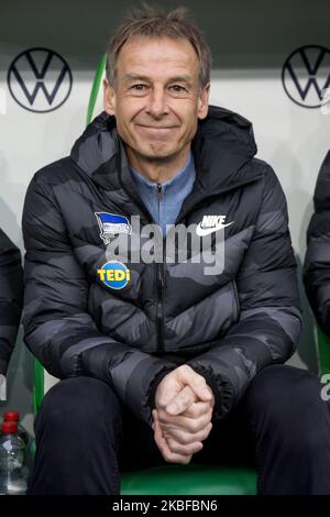 Jürgen Klinsmann, allenatore capo di Hertha BSC guarda prima della 1. Partita della Bundesliga tra VfL Wolfsburg e Hertha BSC alla Volkswagen Arena il 25 gennaio 2020 a Wolfsburg, Germania. (Foto di Peter Niedung/NurPhoto) Foto Stock