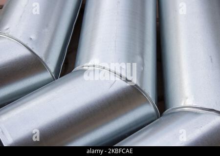 Metallo di foglio galvanizzato tubo per il drenaggio di zinco della tubazione di scarico Foto Stock