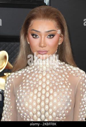 LOS ANGELES, CALIFORNIA, USA - 26 GENNAIO: Nikita Dragun arriva ai 62nd Annual GRAMMY Awards tenutisi presso lo Staples Center il 26 gennaio 2020 a Los Angeles, California, Stati Uniti. (Foto di Xavier Collin/Image Press Agency/NurPhoto) Foto Stock