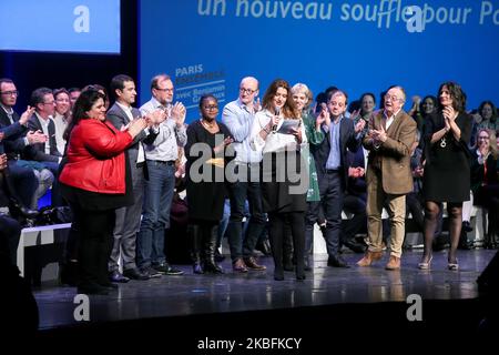 Il Ministro francese dell'uguaglianza di genere Marlene Schiappa (C), candidato alle elezioni comunali del 14th° arrondissement di Parigi, si è rivolto al teatro di Bobino per la riunione del Benjamin Griveaux, a Parigi, il 27 gennaio 2020. Benjamin Griveaux è il candidato ufficiale alla Republique en Marche (LREM) per le elezioni sindaci di Parigi del 2020, ma il matematico Cédric Villani, che è un deputato LREM, sta gestendo una campagna rivale indipendente. Con il primo turno delle elezioni locali e regionali previsto per marzo, il presidente francese Emmanuel Macron convocò Villani domenica per cercare di persuaderlo Foto Stock