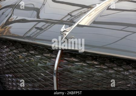 Una concept-car Bentley Exp 100 GT viene esposta il 20 gennaio 2020 a Parigi durante la giornata stampa della mostra dedicata alle concept-car del 2020 e al design automobilistico. Le ultime concept-car e supercar sono esposte durante questa mostra dove i più grandi designer del mondo mostrano, nella tradizione dell'alta Couture, i loro modelli più belli, vere opere e fonti di ispirazione per l'automobile di domani. (Foto di Michel Stoupak/NurPhoto) Foto Stock