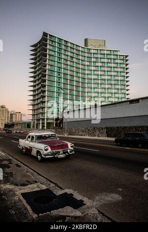 Vista dell'Hotel Riviera a Vedado, Cuba, il 17 gennaio 2020. La città attrae ogni anno milioni di turisti. L'Avana Vecchia (Habana Vieja) è dichiarata Patrimonio dell'Umanità dall'UNESCO. (Foto di Manuel Romano/NurPhoto) Foto Stock