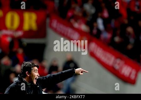 Bruno Lage, allenatore capo di Benfica, si è recato durante la partita di calcio della Lega Portoghese tra SL Benfica e Belenenses SAD presso lo stadio Luz di Lisbona, Portogallo, il 31 gennaio 2020. (Foto di Pedro Fiúza/NurPhoto) Foto Stock