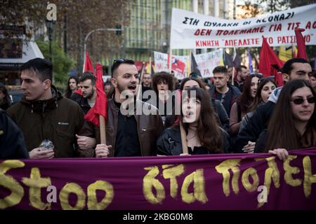 marcia anti-fascista verso la sede del Golden Dawn Party ad Atene, in Grecia, il 1 febbraio 2020. (Foto di Nikolas Kokovlis/NurPhoto) Foto Stock