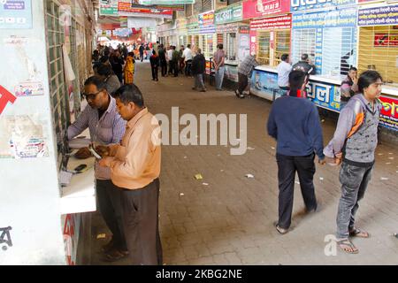 Il traffico si muove agevolmente in un'area normalmente occupata durante uno sciopero chiamato dal Partito nazionalista del Bangladesh (BNP) a Dhaka, Bangladesh, 02 febbraio 2020. Bangladesh il Partito nazionalista ha respinto i risultati elettorali della società cittadina di Dhaka e ha dichiarato uno sciopero all'alba del tramonto nella città di Dhaka. (Foto di Khandaker Azizur Rahman Sumon/NurPhoto) Foto Stock