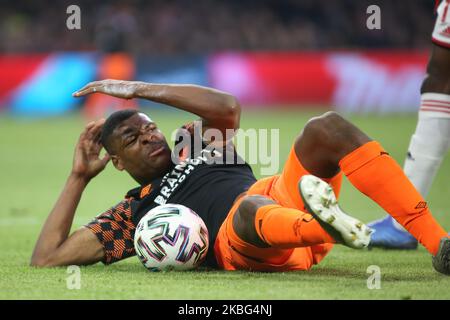 Denzel Dumfries (PSV Eindhoven) gesta durante l'Eredivie 2019/20 tra AFC Ajax e PSV Eindhoven alla Johan Cruijff Arena il 2 febbraio 2020 ad Amsterdam, Paesi Bassi. (Foto di Federico Guerra Moran/NurPhoto) Foto Stock