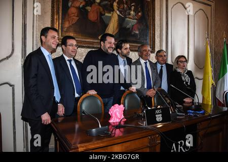 Matteo Salvini, leader della Lega, ha visitato il Palazzo dei Normanni, a Palermo, sede dell'Assemblea Regionale Siciliana e ha presentato i 4 deputati della Lega in Sicilia. Da sx a dx Nino Minardo, Stefano Candiani, Matteo Salvini, Antonio Catalfama, Orazio Ragusa, Giovanni Bulla, Maria Anna Caronia. Palermo, Italia, 04 febbraio 2020 (Foto di Francesco Militello Mirto/NurPhoto) Foto Stock