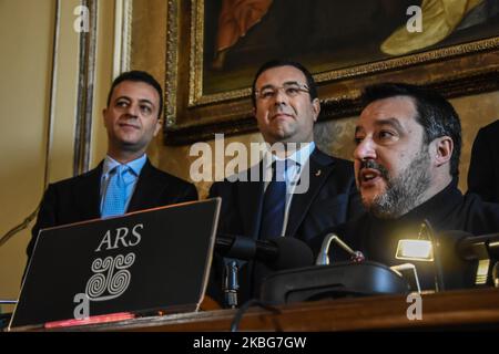 Matteo Salvini, leader della Lega, ha visitato il Palazzo dei Normanni, a Palermo, sede dell'Assemblea Regionale Siciliana e ha presentato i 4 deputati della Lega in Sicilia. Da sx a dx Nino Minardo, Stefano Candiani, Matteo Salvini. Palermo, Italia, 04 febbraio 2020 (Foto di Francesco Militello Mirto/NurPhoto) Foto Stock