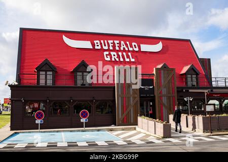 Bretigny-sur-Orge, Francia, 28 gennaio 2020. Una vista del ristorante Buffalo Grill e del suo nuovo concetto di ispirazione americana. Il famoso tetto rosso non cambia, ma la decorazione degli esterni e degli interni è stata completamente ridisegnata. (Foto di Emeric Fohlen/NurPhoto) Foto Stock