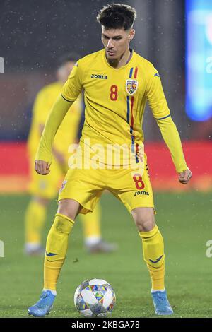 Dennis Man of Romania U21 in azione durante il gioco del campionato UEFA U21 tra Romania U21 contro Finlandia U21, a Voluntari, Romania, il 14 novembre 2019. (Foto di Alex Nicodim/NurPhoto) Foto Stock