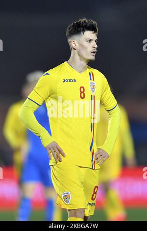 Dennis Man of Romania U21 in azione durante il gioco del campionato UEFA U21 tra Romania U21 contro Finlandia U21, a Voluntari, Romania, il 14 novembre 2019. (Foto di Alex Nicodim/NurPhoto) Foto Stock