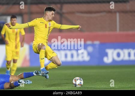 Dennis Man of Romania U21 in azione durante il gioco del campionato UEFA U21 tra Romania U21 contro Finlandia U21, a Voluntari, Romania, il 14 novembre 2019. (Foto di Alex Nicodim/NurPhoto) Foto Stock