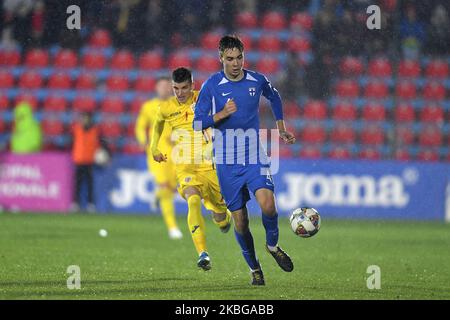 Juhani Pikkarainen di Finlandia U21 in azione durante il gioco del campionato UEFA U21 tra Romania U21 contro Finlandia U21, a Voluntari, Romania, il 14 novembre 2019. (Foto di Alex Nicodim/NurPhoto) Foto Stock