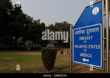 Le forze paramilitari si riposano presso l'Ambasciata degli Stati Uniti (USA), a Nuova Delhi, India, il 07 febbraio 2020. (Foto di Nasir Kachroo/NurPhoto) Foto Stock