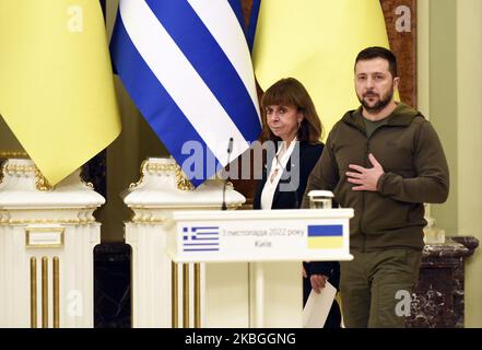 Non esclusiva: KIEV, UCRAINA - 03 NOVEMBRE 2022 - il presidente dell'Ucraina Volodymyr Zelenskyy e il presidente della Grecia Katerina Sakellaropoulou sono pictu Foto Stock