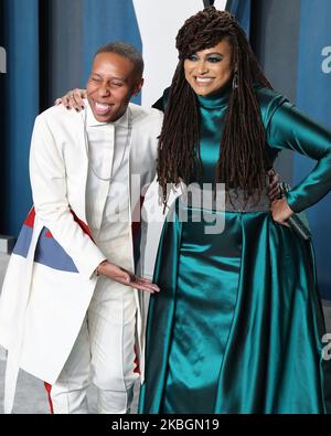 BEVERLY HILLS, LOS ANGELES, CALIFORNIA, USA - 09 FEBBRAIO: Lena Waitthe e Ava DuVernay arrivano al 2020° Vanity Fair Oscar Party che si tiene al Walis Annenberg Center for the Performing Arts il 9 febbraio 2020 a Beverly Hills, Los Angeles, California, Stati Uniti. (Foto di Xavier Collin/Image Press Agency/NurPhoto) Foto Stock