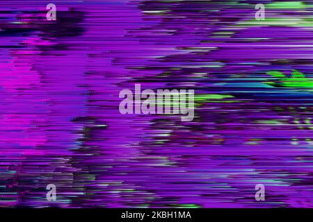 Astratto viola rosa verde psichedelico zebra sfondo interlacciato digitale distorto movimento effetto glitch. Design futuristico cyberpunk a righe retro w Foto Stock