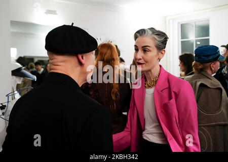 Stephen Jones and Erin O'Connor (R) attend the Stephen Jones Millinery presentation during London Fashion Week February 2020 on February 15, 2020 in London, England. Stephen Jones marks his 40th anniversary, presenting his AW20 collection named Its About Time. (Photo by Alberto Pezzali/NurPhoto) Stock Photo