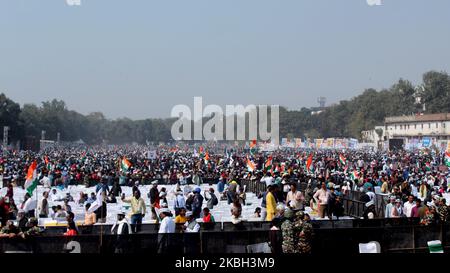 I sostenitori del partito AAM Aadmi (AAP) sono visti celebrare mentre Arvind Kejriwal prende giuramento come ministro capo di Delhi per la 3rd volta a Ramleela Ground a Nuova Delhi, India il 16 febbraio 2020. Il partito AAM Aadmi è salito al potere a Delhi per un terzo mandato, potenziato da un massiccio mandato di 62 posti - solo un'ombra inferiore al record di 67 posti di 2015. (Foto di Mayank Makhija/NurPhoto) Foto Stock