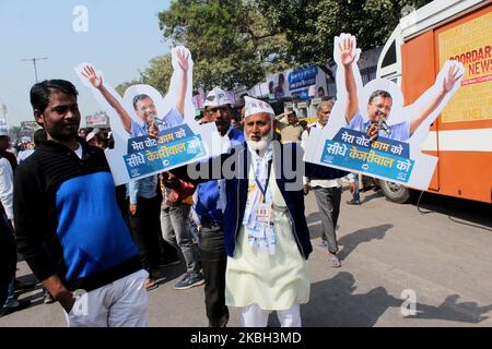 I sostenitori del partito AAM Aadmi (AAP) sono visti celebrare mentre Arvind Kejriwal prende giuramento come ministro capo di Delhi per la 3rd volta a Ramleela Ground a Nuova Delhi, India il 16 febbraio 2020. Il partito AAM Aadmi è salito al potere a Delhi per un terzo mandato, potenziato da un massiccio mandato di 62 posti - solo un'ombra inferiore al record di 67 posti di 2015. (Foto di Mayank Makhija/NurPhoto) Foto Stock