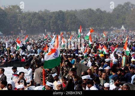 I sostenitori del partito AAM Aadmi (AAP) sono visti celebrare mentre Arvind Kejriwal prende giuramento come ministro capo di Delhi per la 3rd volta a Ramleela Ground a Nuova Delhi, India il 16 febbraio 2020. Il partito AAM Aadmi è salito al potere a Delhi per un terzo mandato, potenziato da un massiccio mandato di 62 posti - solo un'ombra inferiore al record di 67 posti di 2015. (Foto di Mayank Makhija/NurPhoto) Foto Stock