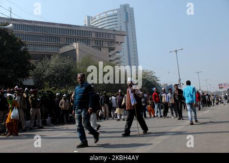 I sostenitori del partito AAM Aadmi (AAP) sono visti celebrare mentre Arvind Kejriwal prende giuramento come ministro capo di Delhi per la 3rd volta a Ramleela Ground a Nuova Delhi, India il 16 febbraio 2020. Il partito AAM Aadmi è salito al potere a Delhi per un terzo mandato, potenziato da un massiccio mandato di 62 posti - solo un'ombra inferiore al record di 67 posti di 2015. (Foto di Mayank Makhija/NurPhoto) Foto Stock