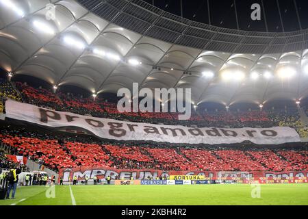 Tifosi di Dinamo durante la partita tra Dinamo Bucarest vs FCSB, per il Calcio Romania, Liga 1, all'Arena Nationala, a Bucarest, Romania, Il 16 febbraio 2020. (Foto di Alex Nicodim/NurPhoto) Foto Stock