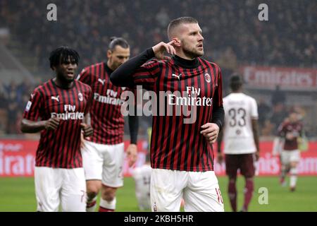 Ante Rebic dell'AC Milan festeggia dopo aver segnato il suo gol durante la Serie A match tra AC Milan e Torino FC allo Stadio Giuseppe Meazza il 17 febbraio 2019 a Milano. (Foto di Giuseppe Cottini/NurPhoto) Foto Stock