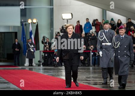 Il cancelliere tedesco Angela Merkel arriva a congratularsi con un soldato per il suo compleanno alla Cancelleria di Berlino il 19 febbraio 2020. (Foto di Emmanuele Contini/NurPhoto) Foto Stock