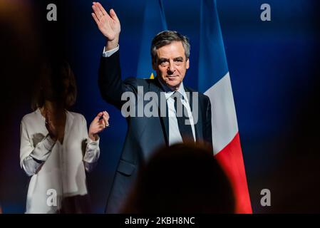 Ritratto di Francesco Fillon in un incontro con la società civile al Docks de Paris di Aubervilliers il 4 marzo 2017, mentre il processo di Francesco Fillon e Penelope Fillon per 'occupazione fittizia' e l'embezzlement apre il 24 febbraio, 2020 al Tribunal de Grande Instance de Paris per il cosiddetto caso Penelope Gate, una rassegna della campagna del candidato di Les Républicains (LR) Francois Fillon per le elezioni presidenziali del 2017 durante le quali il caso è stato rivelato. (Foto di Samuel Boivin/NurPhoto) Foto Stock