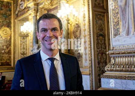 Il nuovo Ministro francese della Salute e della solidarietà Olivier Veran arriva al Senato per la sessione di interrogazioni al governo da parte dei senatori il 19 febbraio 2020 a Parigi, in Francia. (Foto di Daniel Pier/NurPhoto) Foto Stock