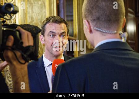 Il nuovo Ministro francese della Salute e della solidarietà Olivier Veran arriva al Senato per la sessione di interrogazioni al governo da parte dei senatori il 19 febbraio 2020 a Parigi, in Francia. (Foto di Daniel Pier/NurPhoto) Foto Stock