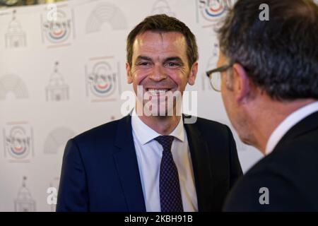 Il nuovo Ministro francese della Salute e della solidarietà Olivier Veran arriva al Senato per la sessione di interrogazioni al governo da parte dei senatori il 19 febbraio 2020 a Parigi, in Francia. (Foto di Daniel Pier/NurPhoto) Foto Stock