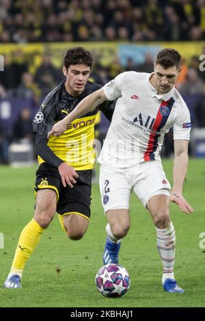 Giovanni Reyna di BVB battaglia per la palla contro Thomas Meunir di PSG durante la UEFA Champions League, 16, prima partita di calcio Borussia Dortmund contro FC Paris Saint-Germain a Dortmund, Germania, il 18 febbraio 2020. (Foto di Peter Niedung/NurPhoto) Foto Stock