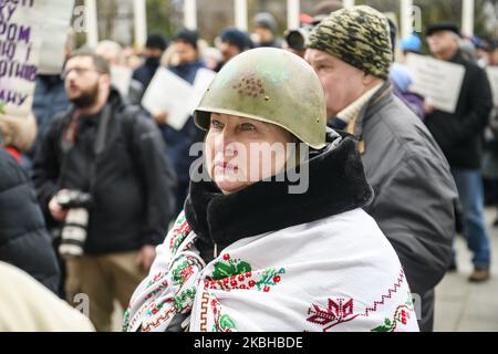 I parenti delle vittime dell'Euromaidan a Kyiv, Ucraina, il 20 febbraio 2020 stanno organizzando un'azione presso l'ufficio del Presidente dell'Ucraina. I partecipanti all'azione chiedono di punire i colpevoli di aver sparato a manifestanti nel febbraio 2014. (Foto di Maxym Marusenko/NurPhoto) Foto Stock