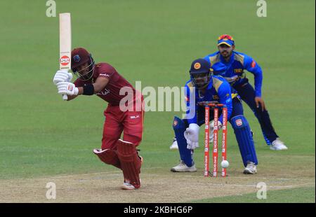 Il cricket delle Indie Occidentali Shai (L) Hope gioca un colpo visto dal guardiano del wicket dello Sri Lanka KUSAL Perera e Dhanananjaya de Silva durante il 1st° incontro internazionale di un giorno tra Sri Lanka e le Indie Occidentali al campo di cricket internazionale SSC, Colombo, Sri Lanka. Sabato 22 Febbraio 2020 (Foto di Tharaka Basnayaka/NurPhoto) Foto Stock