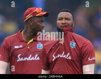 Il capitano di cricket delle Indie Occidentali, Kiron Pollard, reagisce mentre torna con Jason Holder dopo la sconfitta durante il 1st° incontro internazionale di cricket di un giorno tra Sri Lanka e le Indie Occidentali al campo di cricket internazionale SSC, Colombo, Sri Lanka. Sabato 22 Febbraio 2020 (Foto di Tharaka Basnayaka/NurPhoto) Foto Stock