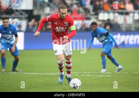 Teun Koopmeiners (AZ Alkmaar) controlla la palla durante la partita di Eredivie del 2019/20 tra AZ Alkmaar (Paesi Bassi) e PEC Zwolle (Paesi Bassi) allo stadio AFAS, ad Alkmaar, Paesi Bassi, il 23 febbraio 2020. (Foto di Federico Guerra Moran/NurPhoto) Foto Stock