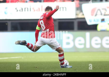 Teun Koopmeiners (AZ Alkmaar) controlla la palla durante la partita di Eredivie del 2019/20 tra AZ Alkmaar (Paesi Bassi) e PEC Zwolle (Paesi Bassi) allo stadio AFAS, ad Alkmaar, Paesi Bassi, il 23 febbraio 2020. (Foto di Federico Guerra Moran/NurPhoto) Foto Stock