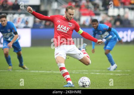 Teun Koopmeiners (AZ Alkmaar) controlla la palla durante la partita di Eredivie del 2019/20 tra AZ Alkmaar (Paesi Bassi) e PEC Zwolle (Paesi Bassi) allo stadio AFAS, ad Alkmaar, Paesi Bassi, il 23 febbraio 2020. (Foto di Federico Guerra Moran/NurPhoto) Foto Stock