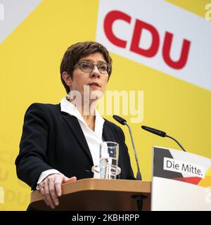 Il leader del Partito Cristiano democratico Tedesco (CDU) Annegret Kramp-Kartenbauer è raffigurato durante una conferenza stampa il giorno dopo le elezioni per Amburgo nella sede del partito a Berlino, in Germania, il 24 febbraio 2020. (Foto di Emmanuele Contini/NurPhoto) Foto Stock