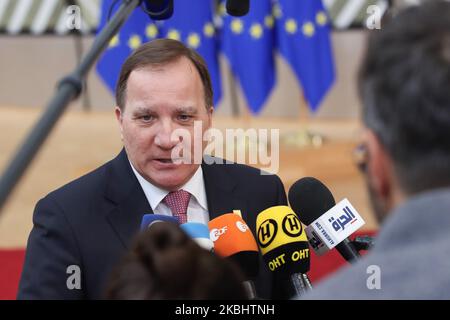 Kjell Stefan Löfven primo ministro svedese visto arrivare al Consiglio europeo . Stefan Lofven il PM svedese partecipa all'EUCO, camminando nell'edificio Forum Europa e parlando con giornalisti, media e rappresentanti della stampa per gli intensi negoziati sul quadro finanziario di bilancio a lungo termine dell'UE per il 2021-2027 in occasione di un Consiglio europeo straordinario, di UN VERTICE SULL'EURO e di una riunione dei leader dell'UE a Bruxelles, Belgio. Febbraio 20, 2020 (Foto di Nicolas Economou/NurPhoto) Foto Stock