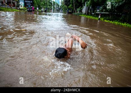 Una visione generale di Giacarta, dopo le forti piogge a Giacarta, Indonesia, il 25 febbraio 2020. (Foto di Donal Husni/NurPhoto) Foto Stock