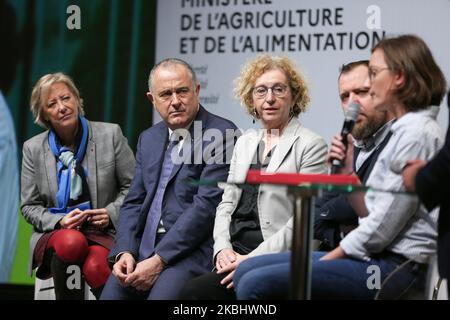 (L-R) il Ministro francese per i disabili Sophie Cluzel, il Ministro dell'agricoltura Didier Guillaume e il Ministro francese del lavoro Muriel Penicaud partecipano a un dibattito in occasione della Fiera internazionale dell'agricoltura di Parigi il 25 febbraio 2020. (Foto di Michel Stoupak/NurPhoto) Foto Stock