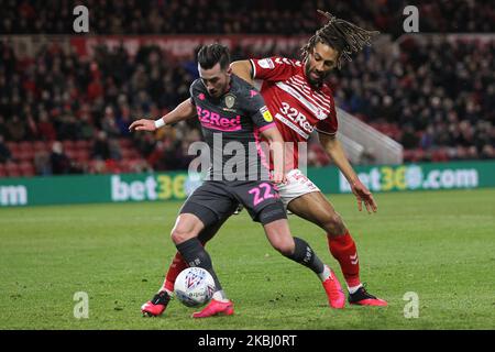 Ryan Shotton di Middlesbrough in azione con Jack Harrison di Leeds United durante la partita del campionato Sky Bet tra Middlesbrough e Leeds United al Riverside Stadium di Middlesbrough mercoledì 26th febbraio 2020. (Foto di Mark Fletcher/MI News/NurPhoto) Foto Stock