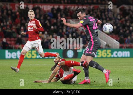 Ryan Shotton di Middlesbrough in azione con Jack Harrison di Leeds United durante la partita del campionato Sky Bet tra Middlesbrough e Leeds United al Riverside Stadium di Middlesbrough mercoledì 26th febbraio 2020. (Foto di Mark Fletcher/MI News/NurPhoto) Foto Stock