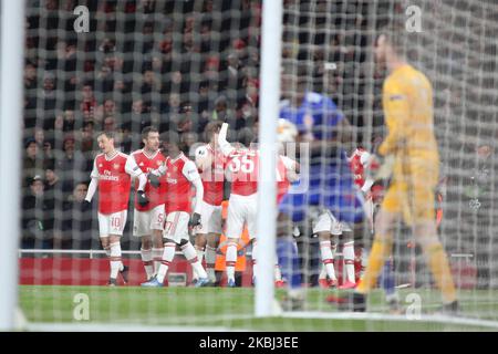 Pierre-Emerick Aubameyang (Arsenal) celebra il suo obiettivo con i compagni di squadra il suo obiettivo 1:1 durante il gioco finale di playoff UEFA Europa League 1/32 2019/20 tra Arsenal FC (Inghilterra) e Olympiakos FC (Grecia) all'Emirates Stadium, a Londra, Regno Unito, il 27 febbraio 2020. (Foto di Federico Guerra Moran/NurPhoto) Foto Stock