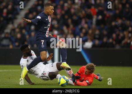 Il francese Kylian Mbappe di Parigi Saint-Germain durante la partita di calcio francese del L1 tra Parigi Saint-Germain (PSG) e Digione, il 29 febbraio 2020 allo stadio Parc des Princes di Parigi. (Foto di Mehdi Taamallah/NurPhoto) Foto Stock