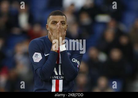 Il francese Kylian Mbappe di Parigi Saint-Germain durante la partita di calcio francese del L1 tra Parigi Saint-Germain (PSG) e Digione, il 29 febbraio 2020 allo stadio Parc des Princes di Parigi. (Foto di Mehdi Taamallah/NurPhoto) Foto Stock